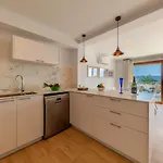 Daire Modern Frontline With Sea Views *