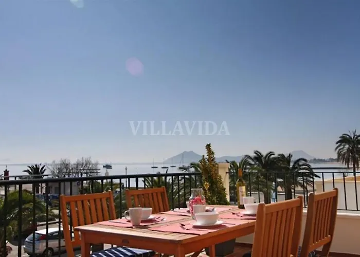 Апартаменты Modern Frontline With Sea Views